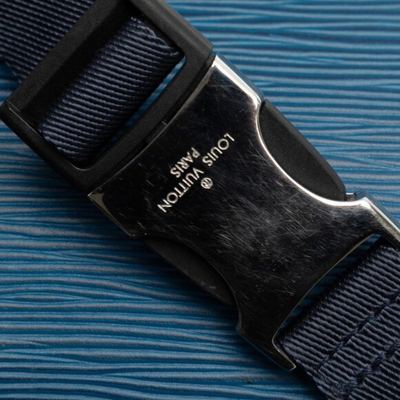 LOUIS VUITTON Blue Leather Pouch - Picture 8 of 10